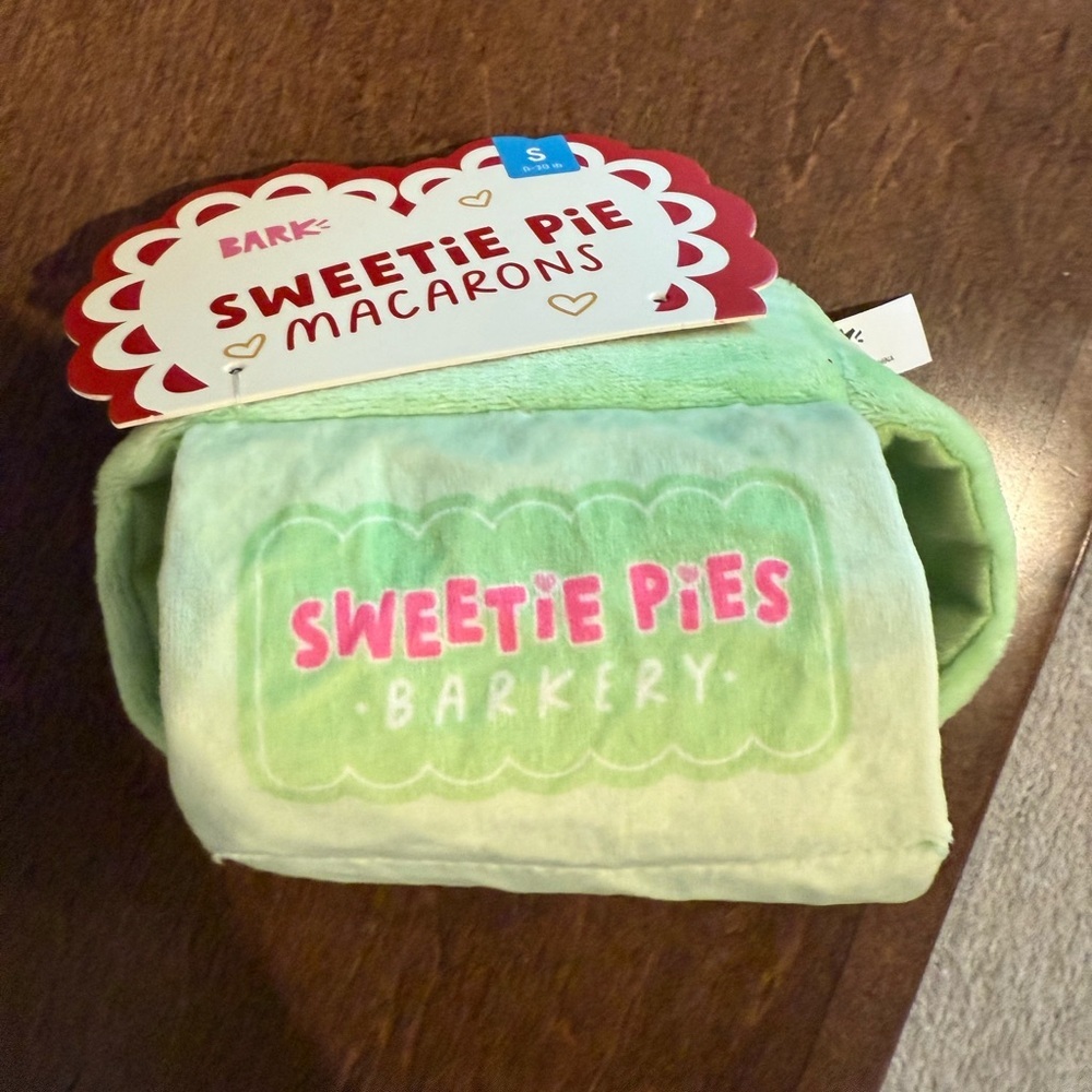 Barkbox NWT Sweetie Pie Macarons